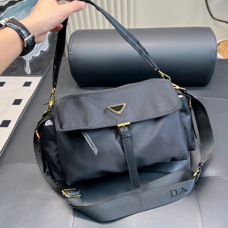 Designer Mens Womens Explore Single Shoulder Crossbody Bag Fashion Nylon Canvas Yoga Fitness Bag Large Cpacity Shopping Bag