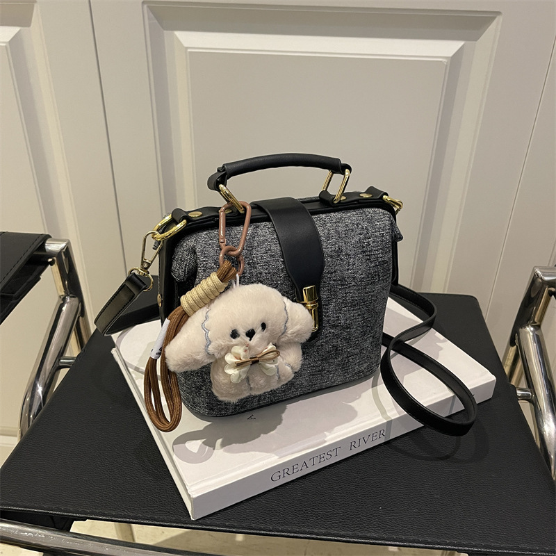 Handmade Retro Style Women s Shoulder Bag design For Commuting Large Capacity Textured Cowhide Women s Crossbody Bag Autumn New Designer Bag