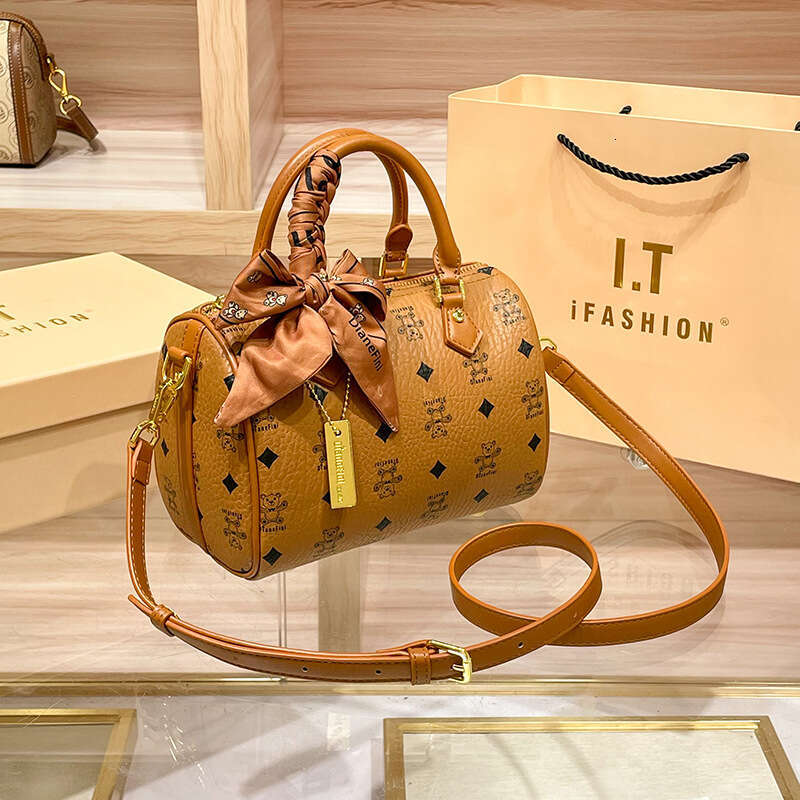 Pillow for Women 2025 Autumn Winter New Bear Pattern Print Fashion Versatile High-end Handheld Crossbody Small Bag