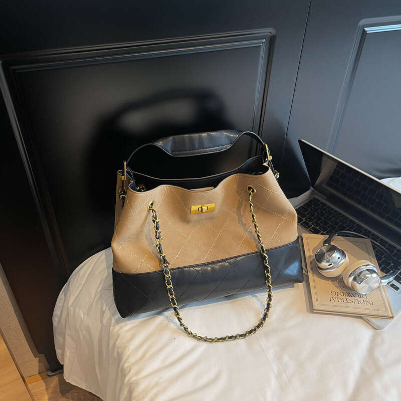 Free shipping 2025 new designer Shoulder Bags For womans ladies flap fashion chain Underarm bag handbag crossbody Bag