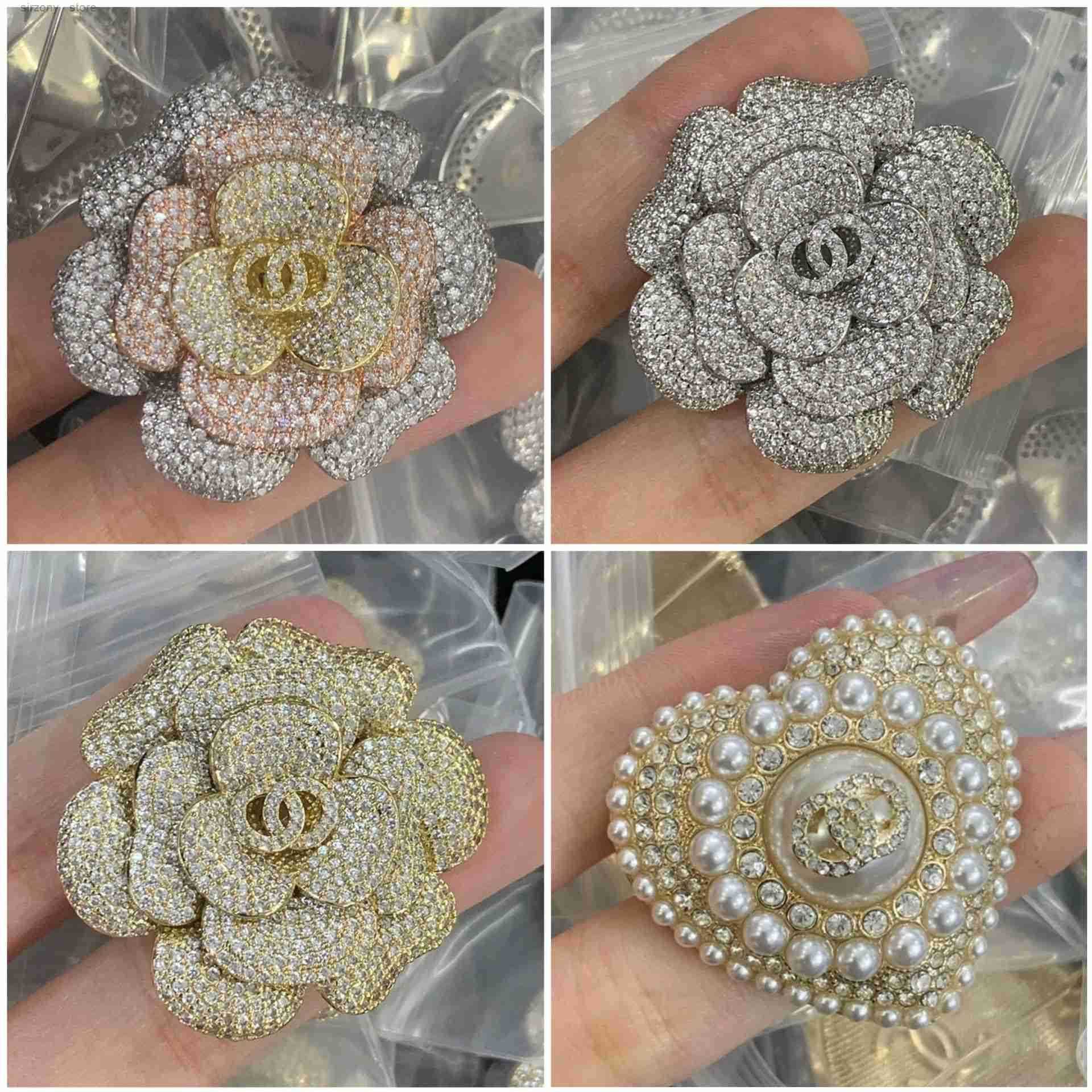 er Brooch Pin with Letter Heart for Womens Clothing Wedding Party and Gift Accessories Z250911