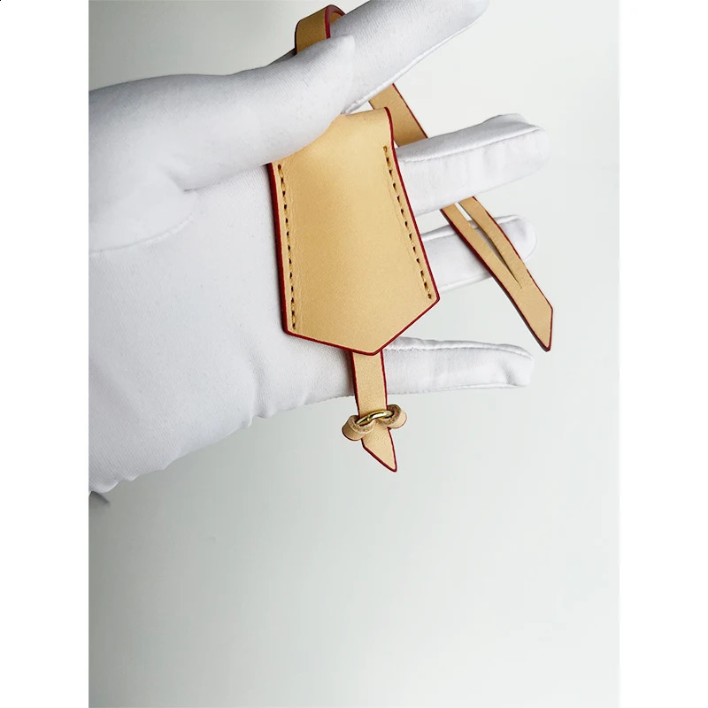 Custom Letters Vegetatletanned leather luggage Tag Genuine Leather Bag Charm Decorativa Gift Vegetable Leather Hang Tag250916