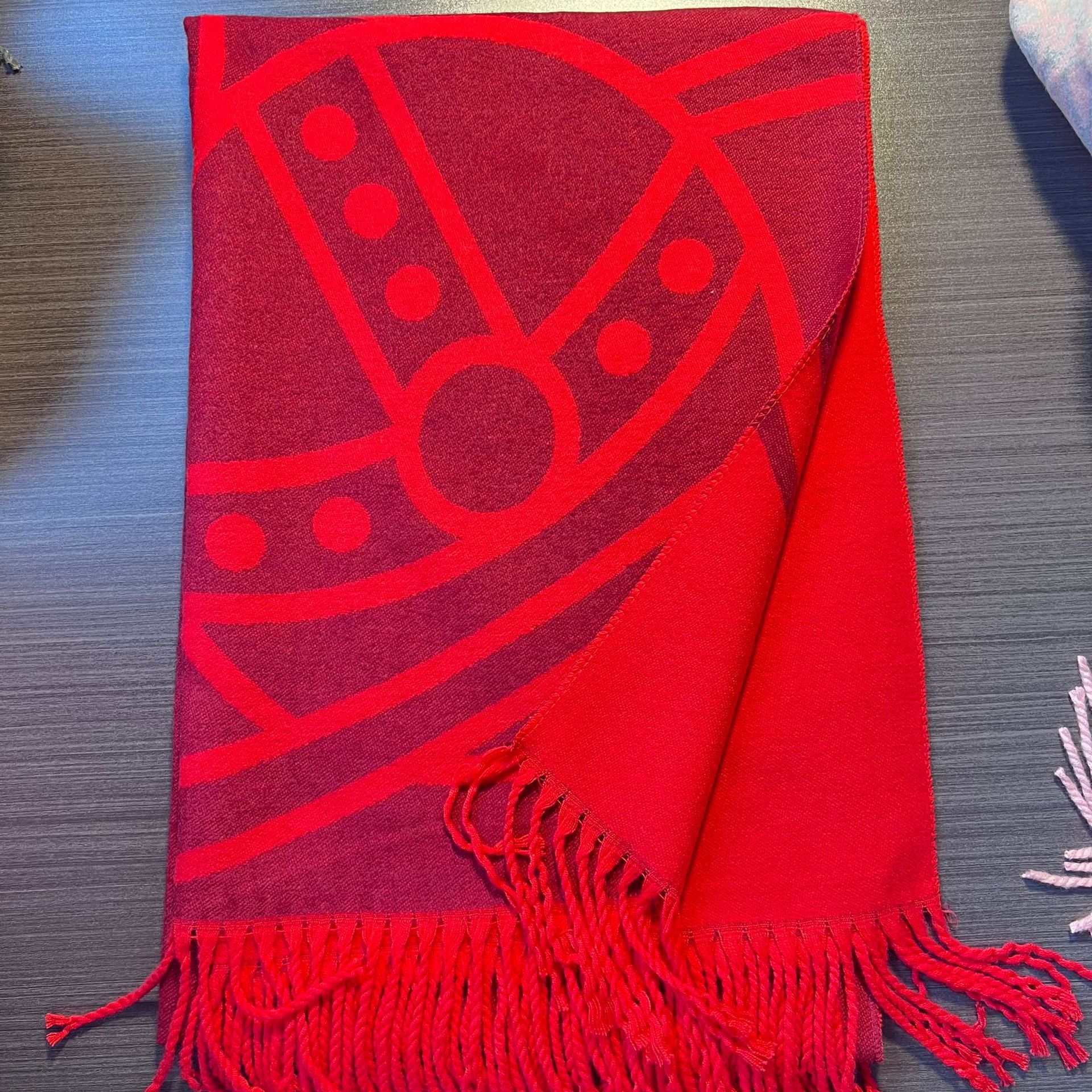 Designer Fashion Dowager Grand Scarf for Women Autumn Winter Wool Shawl Saturn Embroidery 1ed