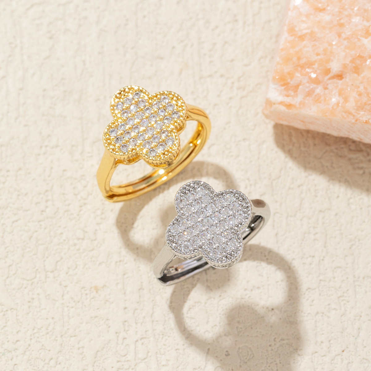 Silver-Toned Clover-Shaped Ring With Rhinestone Detail Delicate Daily & Elegant Jewelry Gift For Her High-Quality And Stylish Accessory