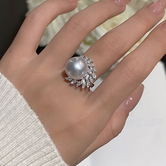Natural Shell Pearl INS Light Luxury Niche Inlaid Diamond Flower Shape Comparable to Pearl Open Ring for Women Fashion Index Finger Jewelry