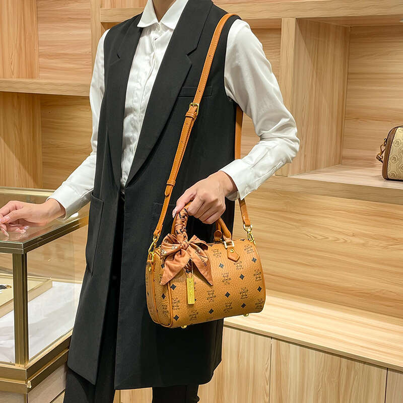 Pillow for Women 2025 Autumn Winter New Bear Pattern Print Fashion Versatile High-end Handheld Crossbody Small Bag