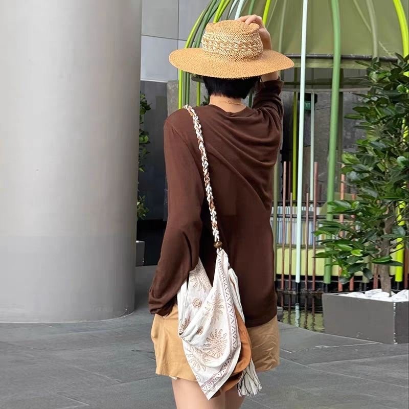 French retro style scarf niche women s shoulder bag commuting design bag beach vacation bag women s crossbody bag autumn new designer bag