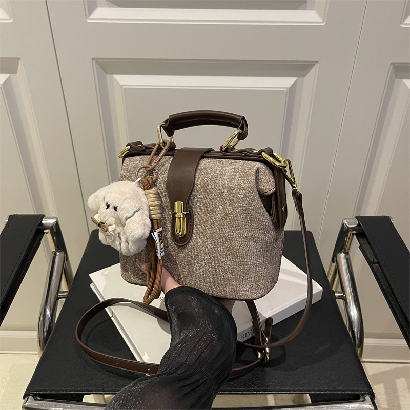 Handmade Retro Style Women s Shoulder Bag design For Commuting Large Capacity Textured Cowhide Women s Crossbody Bag Autumn New Designer Bag