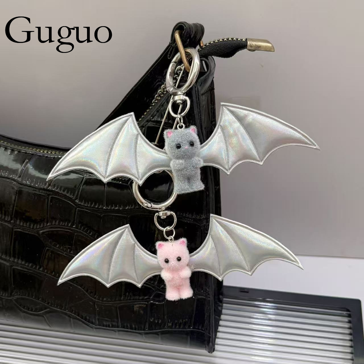 Guguo Free Shipping New Designer Bag Accessories Sweet And Spicy Girl Bear Wings Keychain Black And White Bat Bag Pendant Mobile Charm Halloween Acces