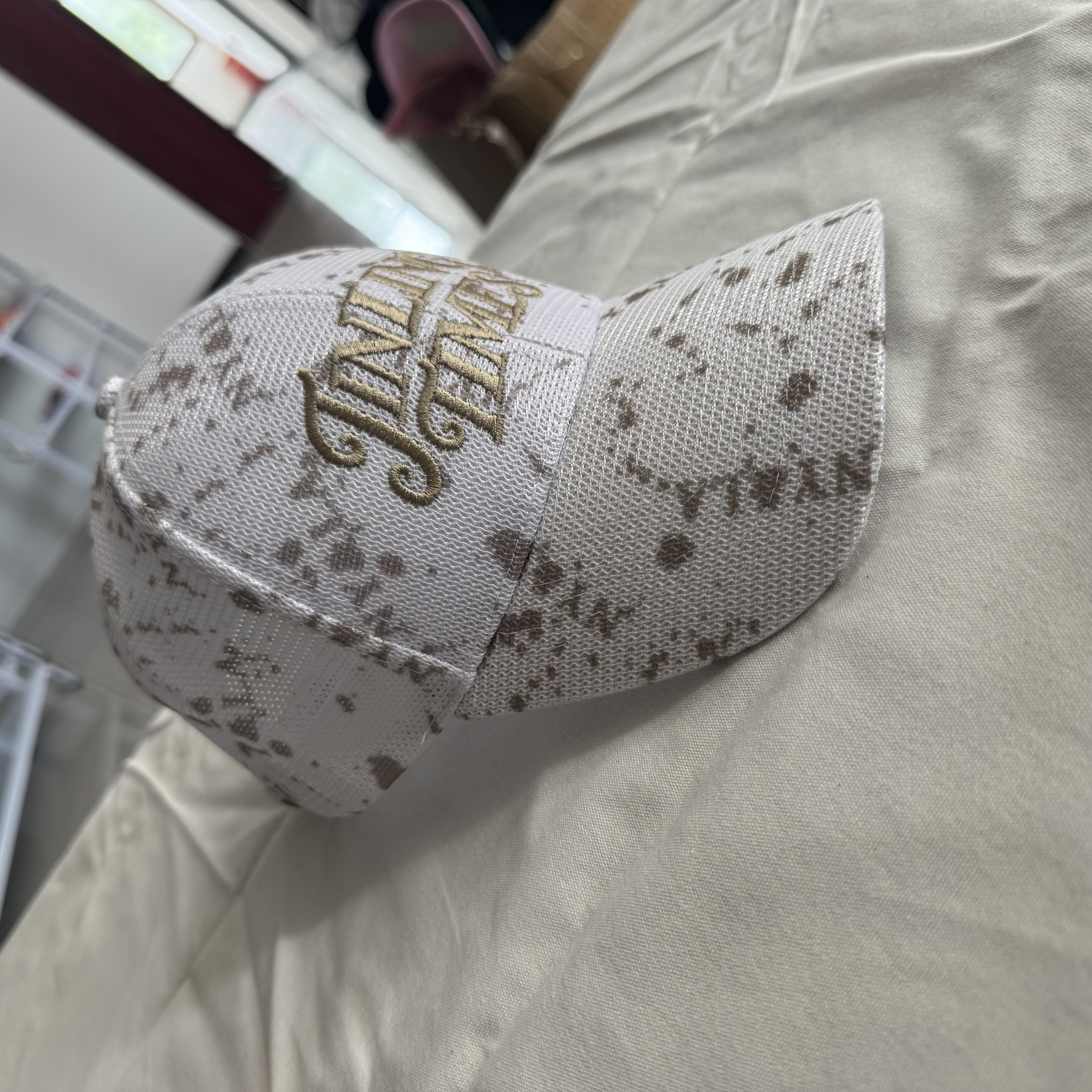 Full-embroidered gold-embossed baseball cap, 100% polyester truck driver baseball cap, embroidered custom sports sun hat cap