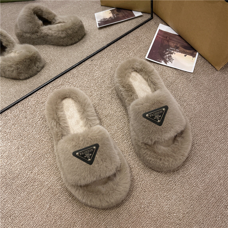 designer slippers fluffy 2025 Women's Faux Fur Platform Slippers Winter Warm Indoor Outdoor House Shoes Triangular Plush Fashion Luxury