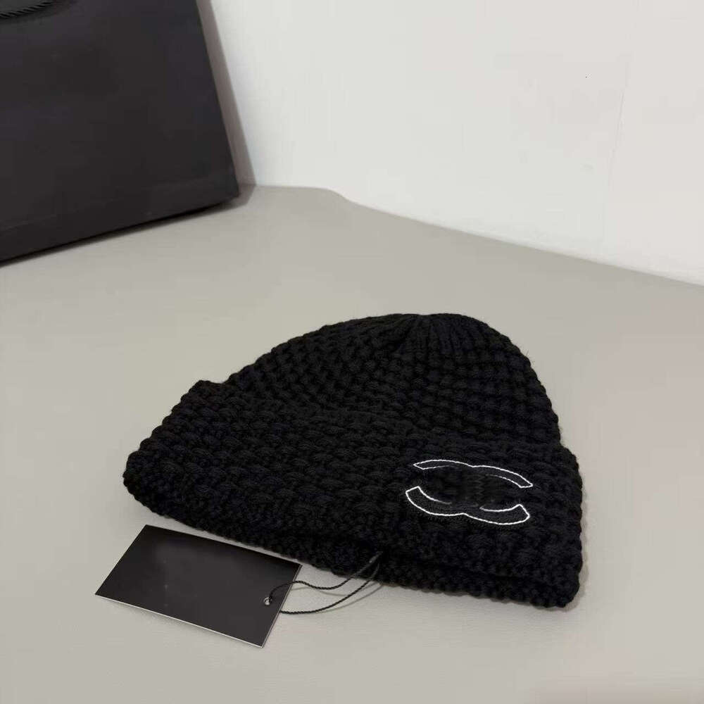 Designer wool hat beanie hat autumn and winter warm hat luxury high quality cashmere hat Winter knitted beanie designer cap badge pattern needlework sti tching