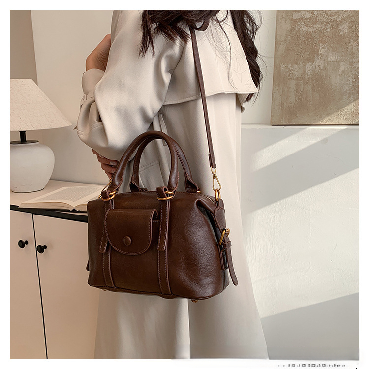 French retro style women design s shoulder bag new fashionable women s crossbody bag cute pendant handbag autumn new designer bag