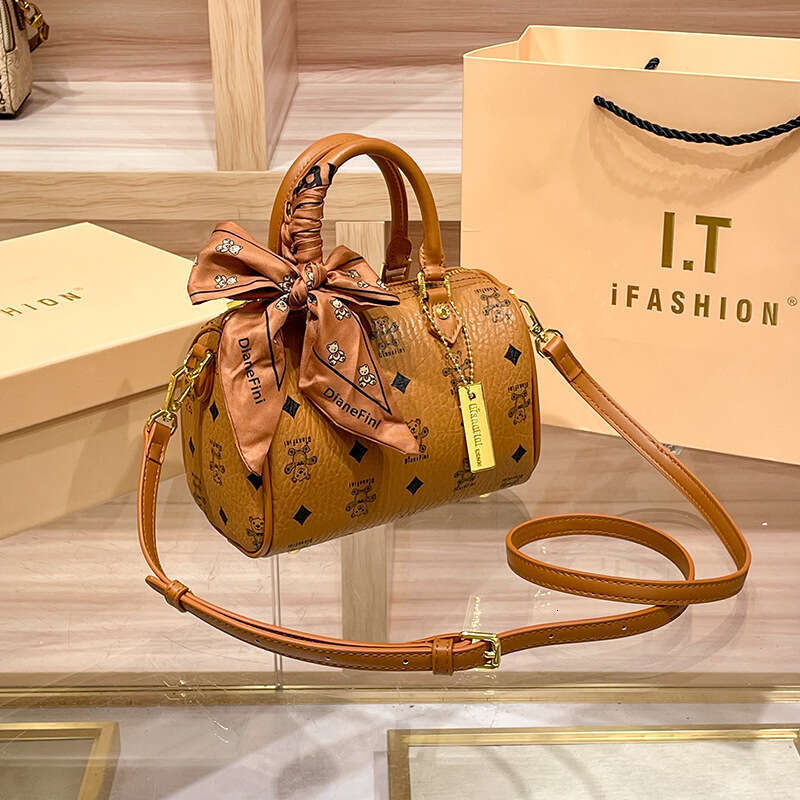 Pillow for Women 2025 Autumn Winter New Bear Pattern Print Fashion Versatile High-end Handheld Crossbody Small Bag