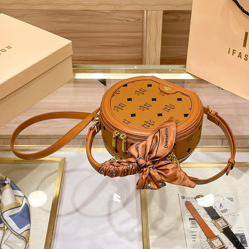Bear 2025 New Trendy Fashionable Elegant Light Luxury Niche High-end Round Handbag Crossbody Small Bag