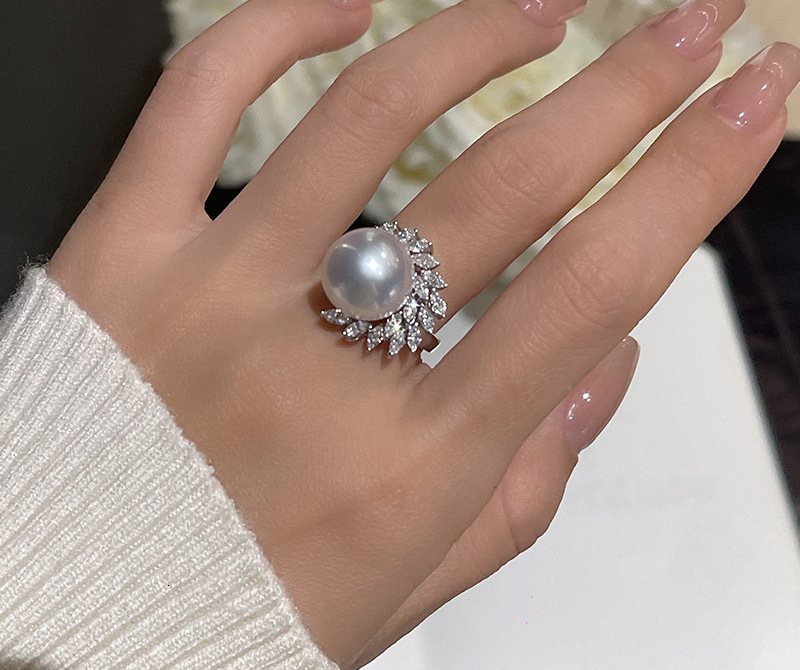 Natural Shell Pearl INS Light Luxury Niche Inlaid Diamond Flower Shape Comparable to Pearl Open Ring for Women Fashion Index Finger Jewelry
