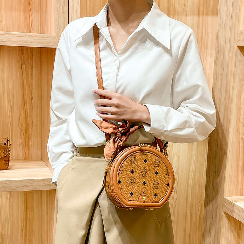 Bear 2025 New Trendy Fashionable Elegant Light Luxury Niche High-end Round Handbag Crossbody Small Bag