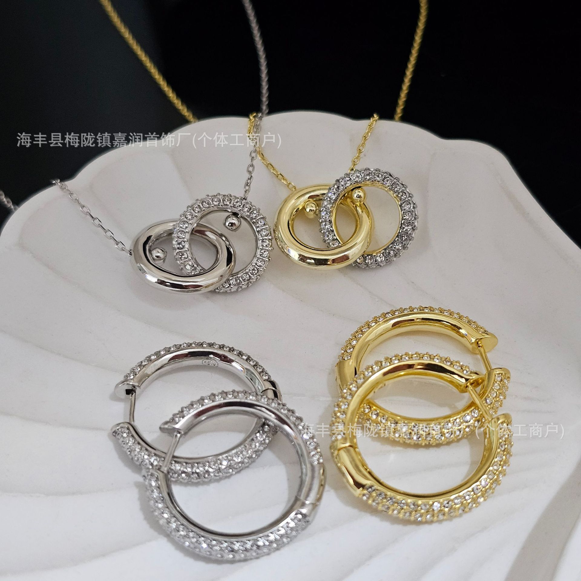 Swan Necklace Designer Swarovksi Swarosvski Jewerly Necklace for Woman Dextera Interlocking Full Diamond Necklace Round Hoop Earrings Fashion Elegant Jewelry