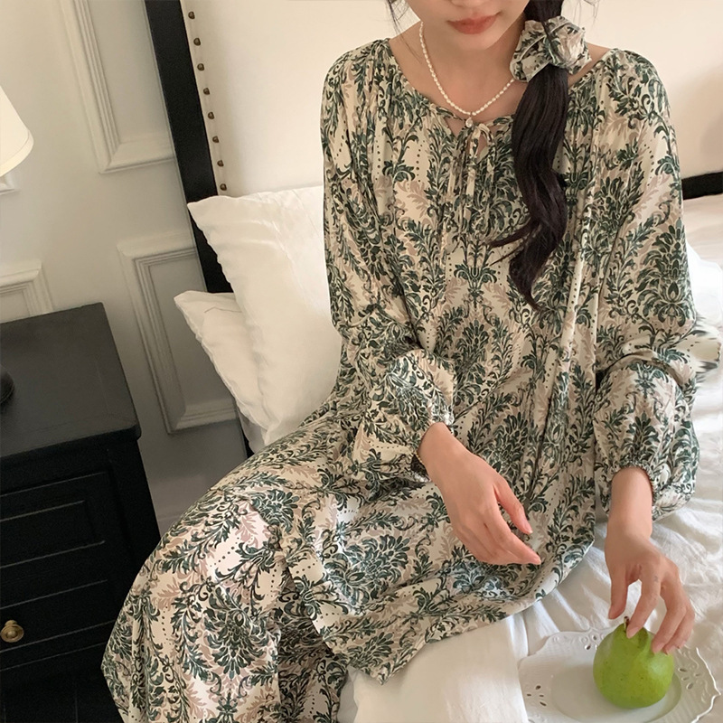 B1028-Chic Feminine Outerwear Ensemble Suitable For Transition Seasons