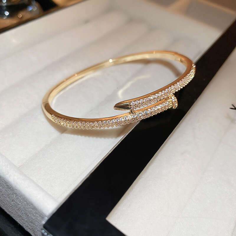 Bracelet Designer Luxury jewelry bangle for women Copper plated with 18K gold Dia Studded Open Bracelets High End Fashion Personality Design Holiday g