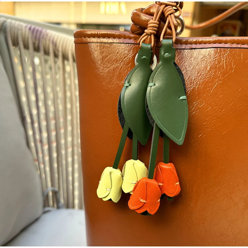 Cowhide Leather Flower Shaped Bag Charm Genuine Leather Rope Womens Tulip Cactus Bag Pendant Car Keychain Hand Rope Accessories 250916