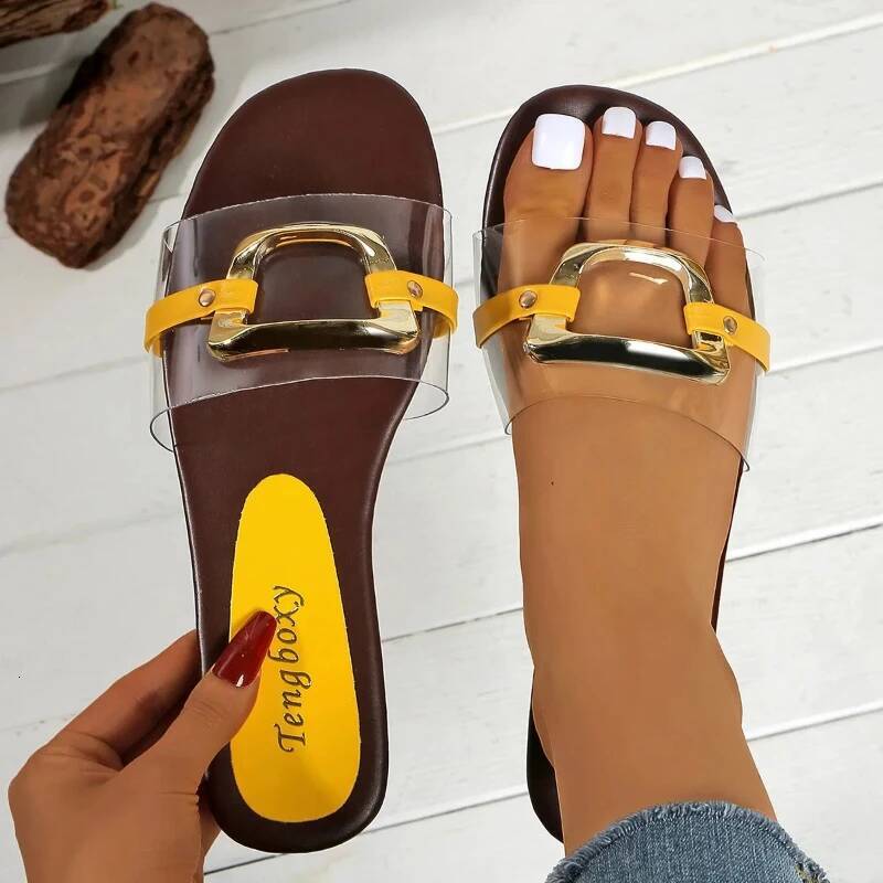 Summer New Fashionable Women's Breathable Shoes and Slippers Summer New Flat Belt Metal Sandals Light Luxury Style Women's Sandals Designer 