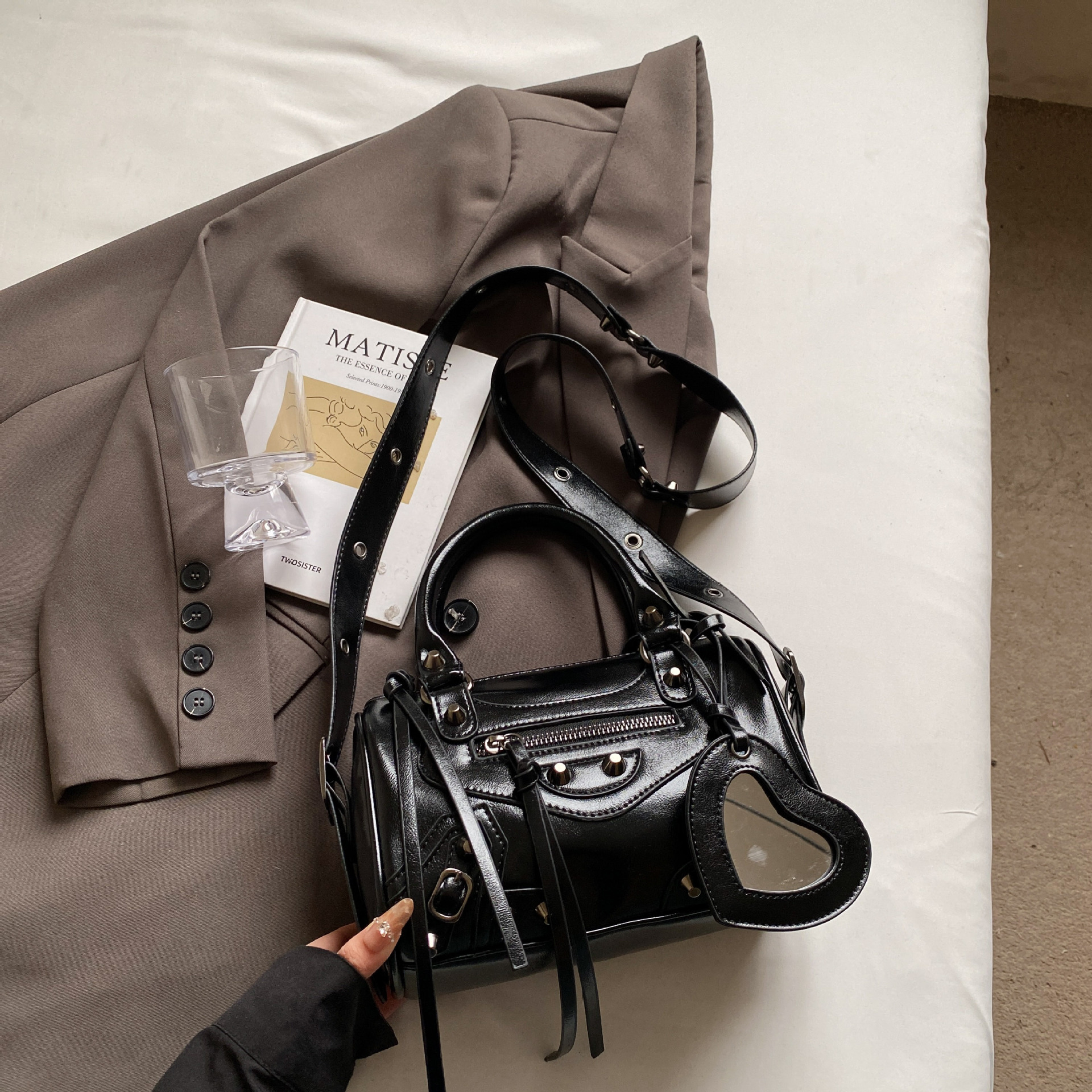 Rivet Hot Girl Style Motorcycle Bag New Handbag Niche Design Women s Shoulder Bag design Autumn New Designer Bag Women s Crossbody Bag