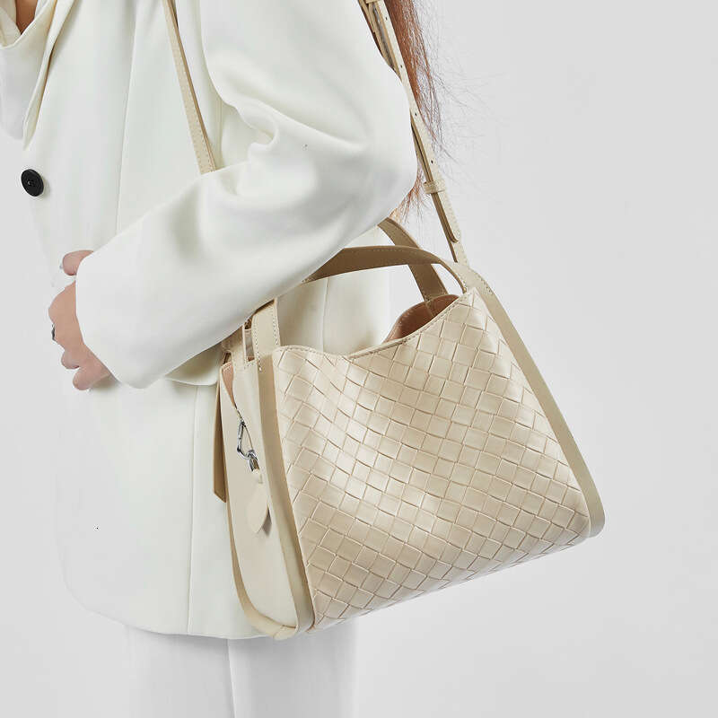 Summer Niche New Women's High-End Casual Fashion Single Shoulder Crossbody Genuine Leather Embossed Basket Bag B3