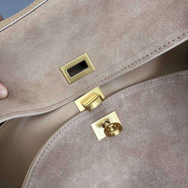 designer bag 52 frosted cowhide handbag woman highcapacity shoulder crossbody bag advanced feeling commute versatile 2024 fashion new style