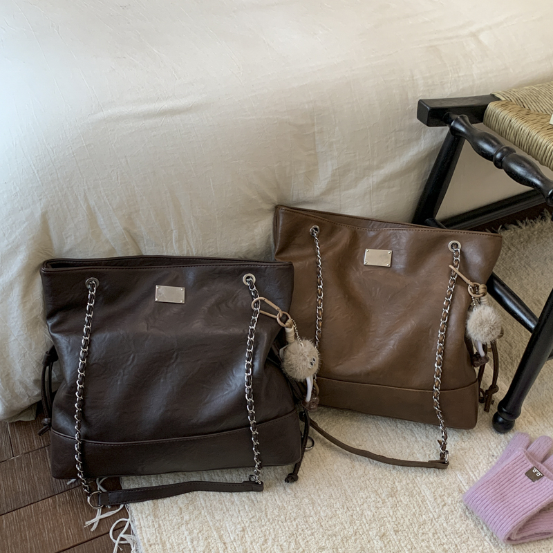 2025 Autumn New Women's Large Capacity Fashionable Simple Handbag for Banquet, Commuting, Shopping, Luxury, Niche Versatile, Essential Crossbody 