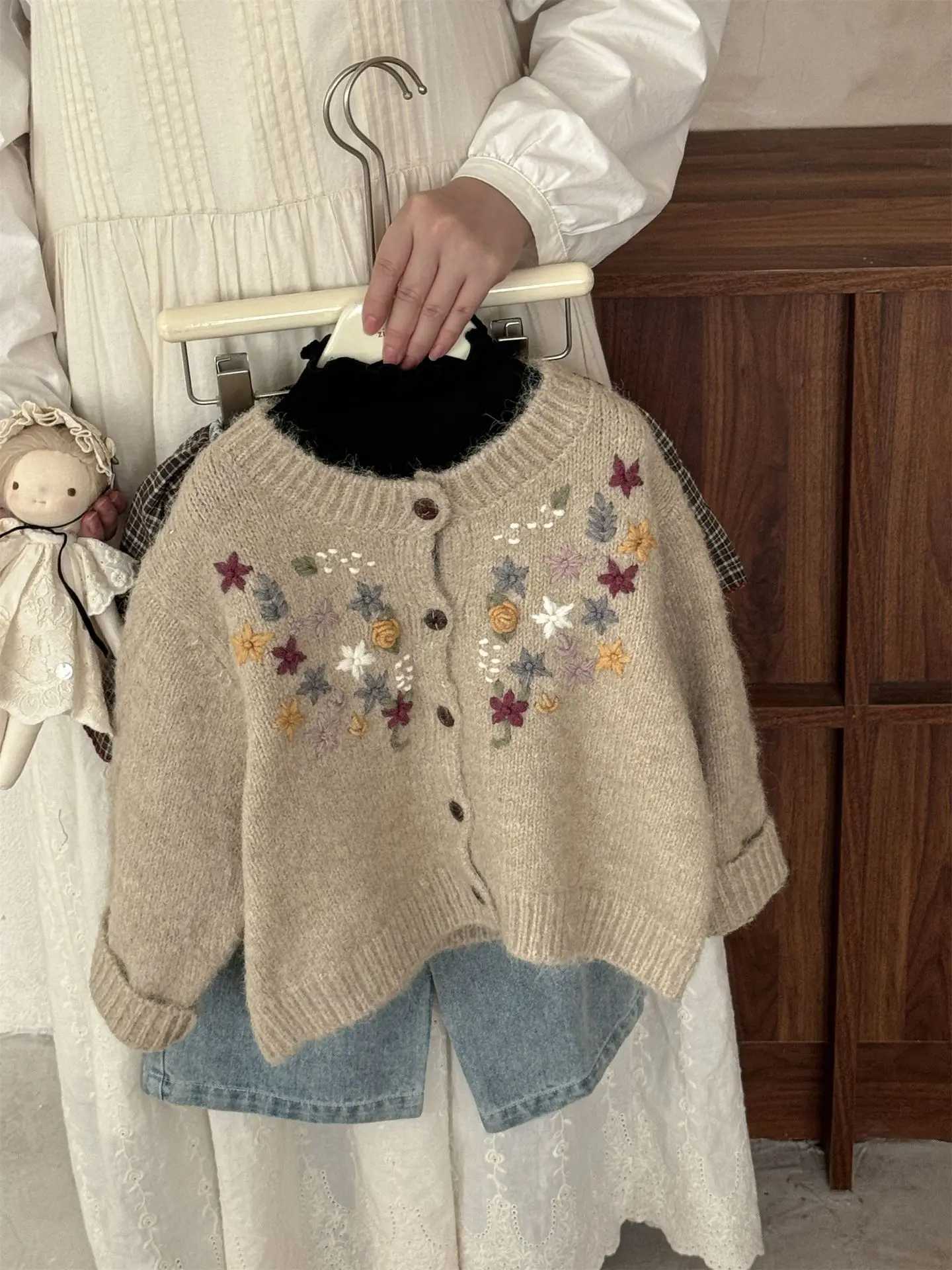 Girl Sweater 2025 Autumn New Childrens Clothing Korean Style Girl Baby Senior Design Sense Handembroidered Sweater Simple L250917