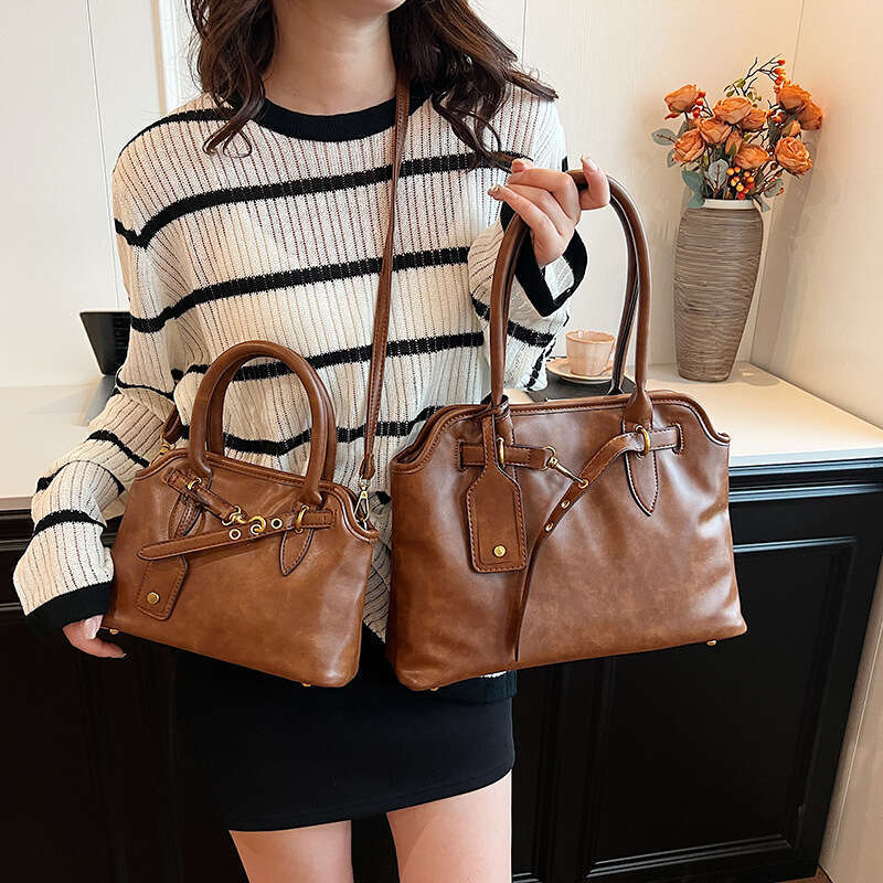 2025 New Niche High-End Large Capacity Tote for Women Casual Versatile Airport Celebrity Fashionable Shoulder Bag