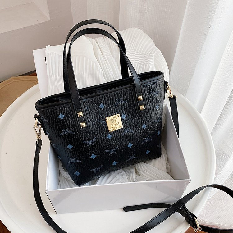 Designer bag luxury shoulder bag crossbody bag high-quality women's wallet leather wine god bag chain bag fashionable armpit foreskin leather bag