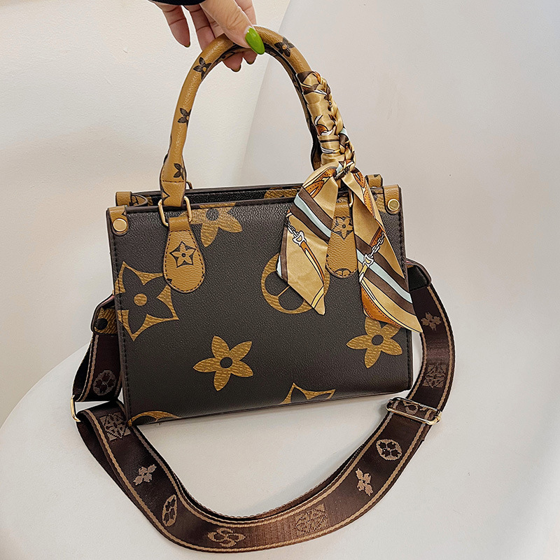 2025 Popular Monogram Tote Bag for Women, Vintage Style Large Capacity Shoulder Bag with Wide Strap, Trendy Crossbody Purse