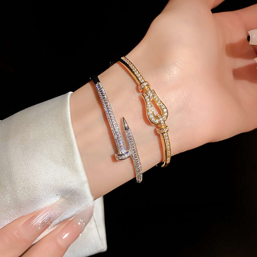 Bracelet Designer Luxury jewelry bangle for women Copper plated with 18K gold Dia Studded Open Bracelets High End Fashion Personality Design Holiday g