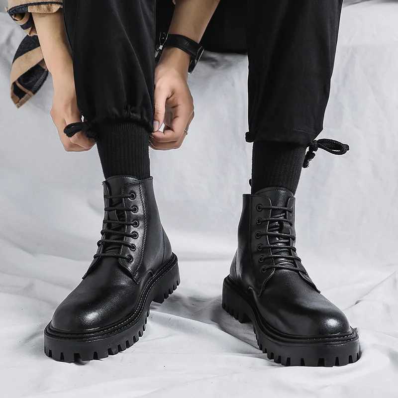 Mens High Top Ankle Boots Designer Brand Comfortable Thick Bottom Casual Shoes Man Leather Boots Motorcycle Boots BotasXJ250917