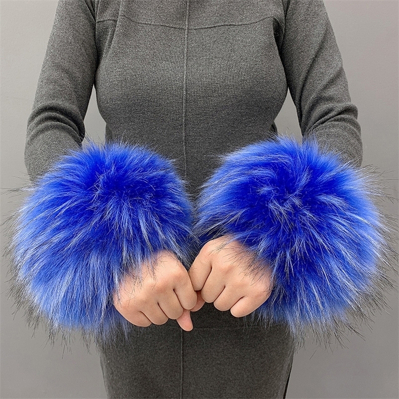 Faux Fox Fur Cuffs Arm Warmer Winter Warm Women Wrist Cuff Sleeves Gloves Pompom Wristband Sleeves Accessories 250916