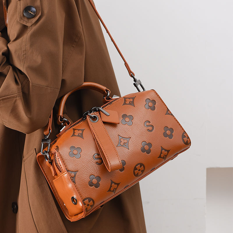 2025 Single Shoulder Luxury Designer Bag Bag Bag 3D Embossed Fashionable Large Capacity Pillow Bag High-end Soft Leather Handheld Crossbody Bag