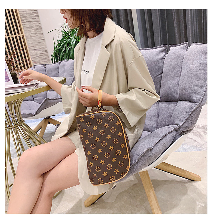 Designer Bag's new monogram hand-held makeup bag, large-capacity cosmetics storage bag, travel portable, multi-functional, waterproof, washable, 