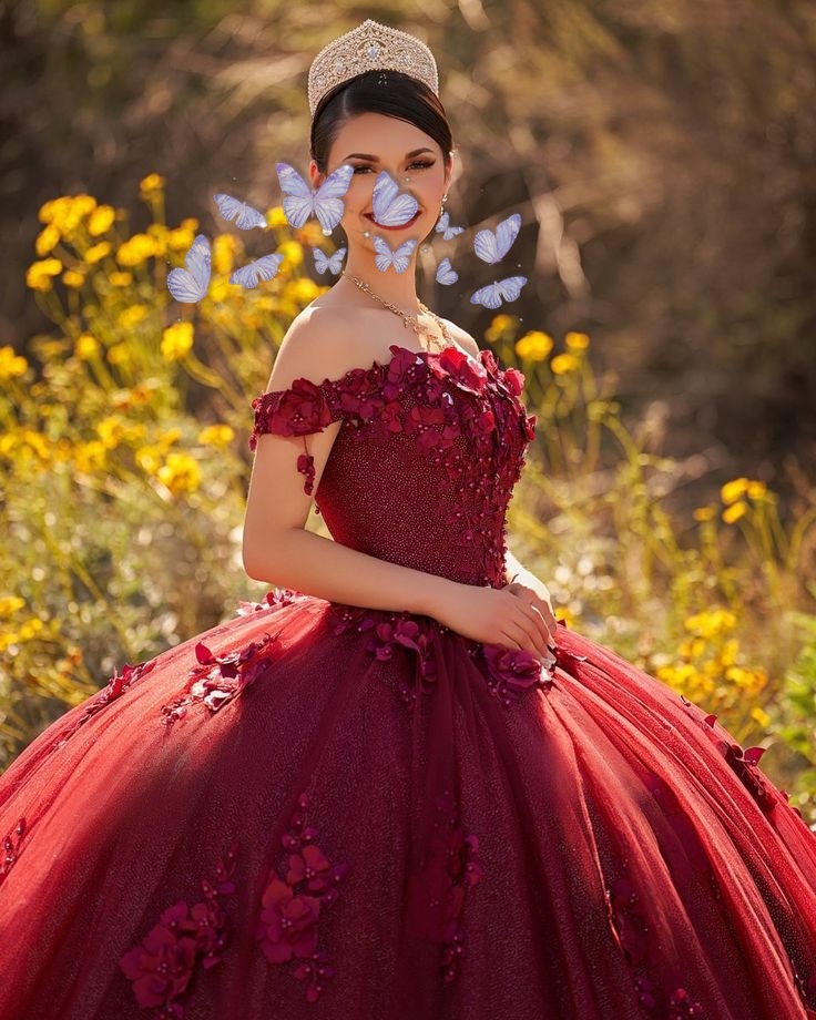 Sparkly Beaded Sequined Burgundy Ball Gown Quinceanera Dresses Sweetheart Neck Lace Appliqued Prom Gowns Sweep Train Sweet 15 Dress