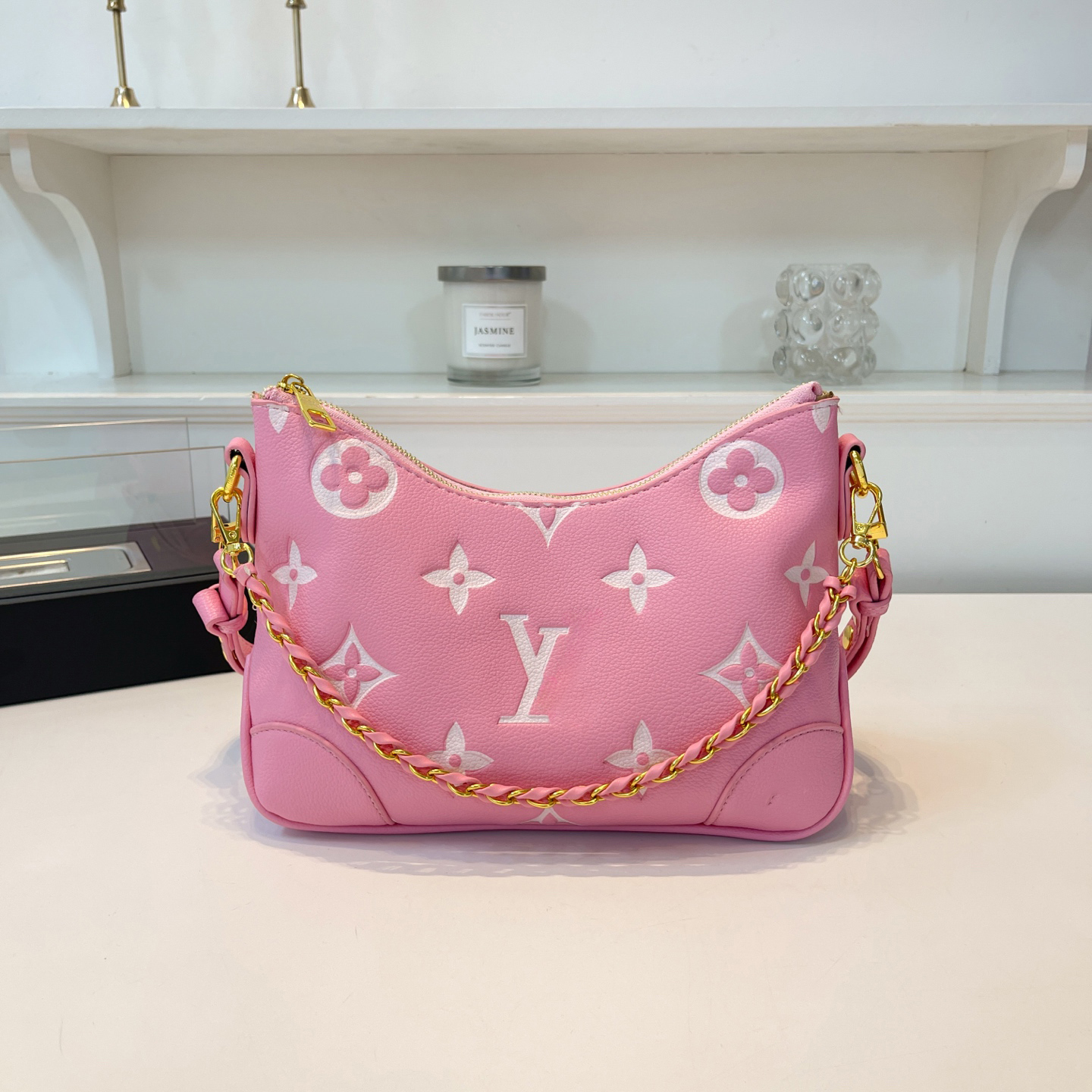 Fashionable Embossed underarm bag Crossbody Bag shoulder bag, Features Gold Chain and Spacious Interior, Great for Carrying Small Essentials on Errands or City Walks