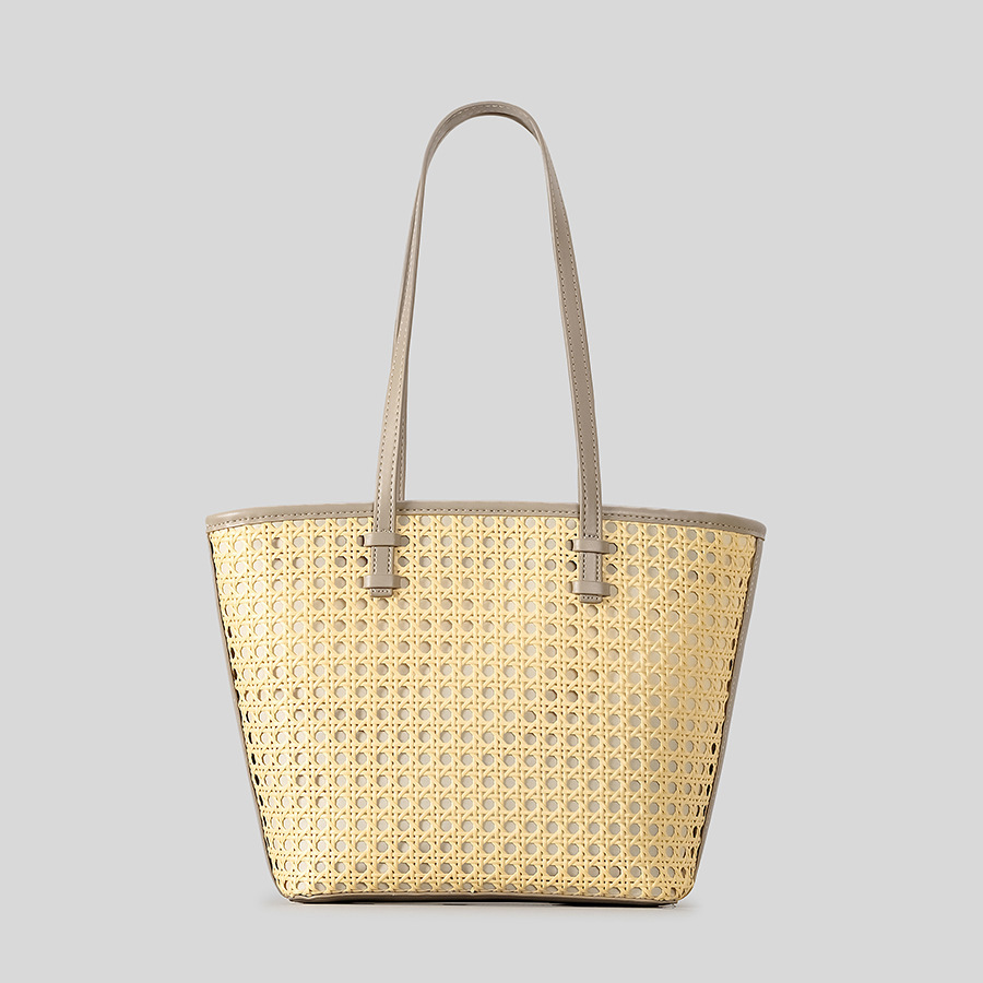 Spring summer hollowed out handmade straw woven bucket bag, large capacity rattan woven single shoulder handbag, women's beach bag 250215
