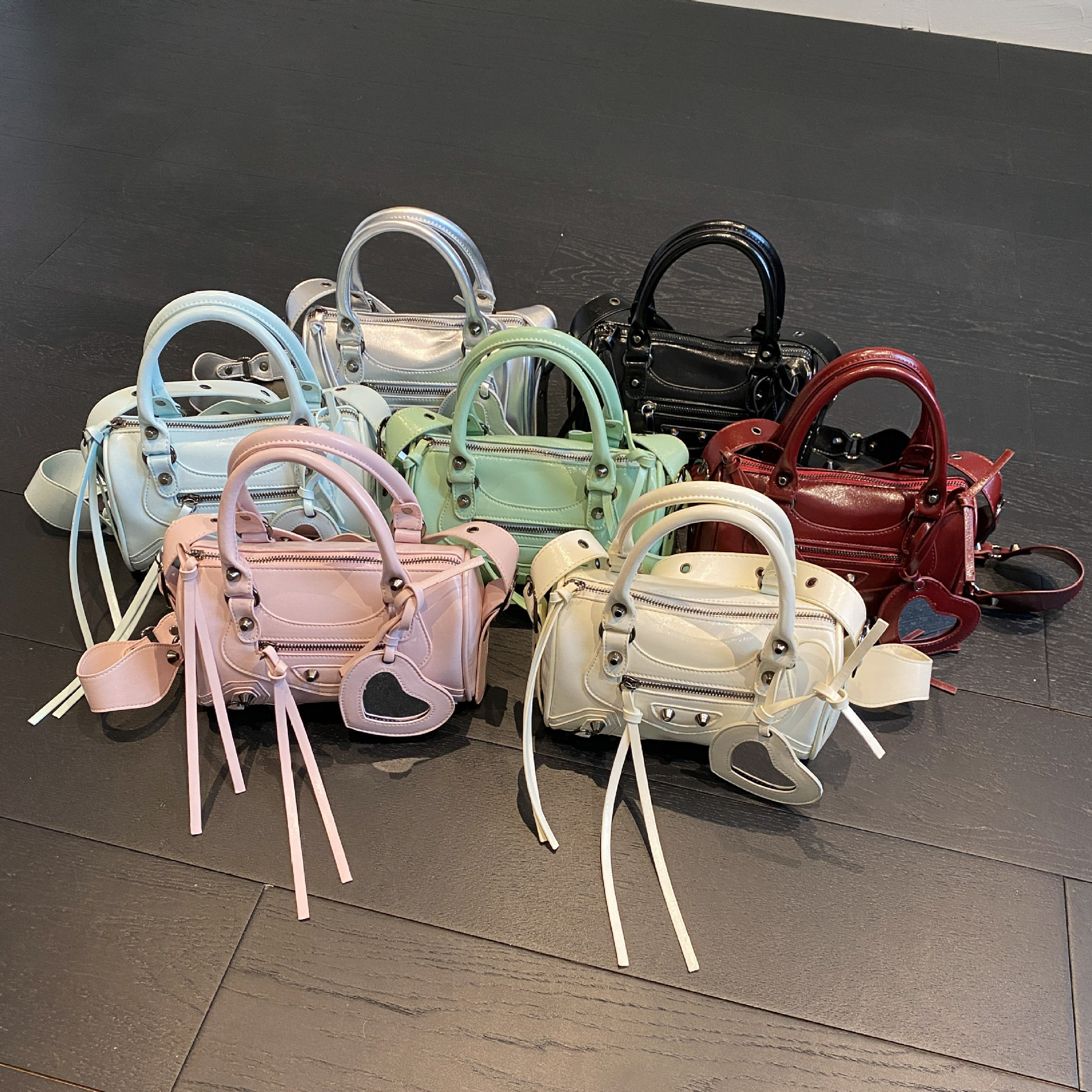 Rivet Hot Girl Style Motorcycle Bag New Handbag Niche Design Women s Shoulder Bag design Autumn New Designer Bag Women s Crossbody Bag