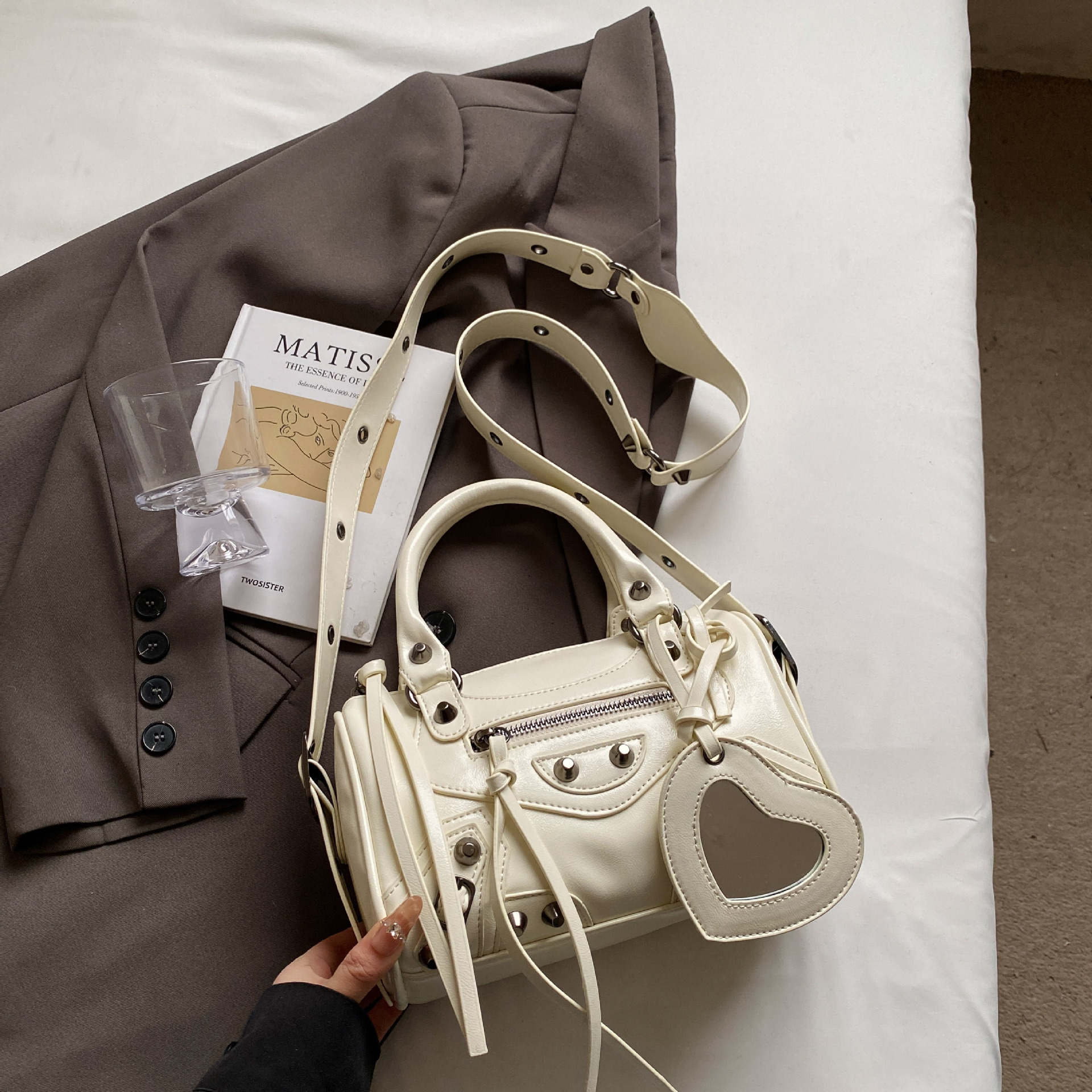 Rivet Hot Girl Style Motorcycle Bag New Handbag Niche Design Women s Shoulder Bag design Autumn New Designer Bag Women s Crossbody Bag