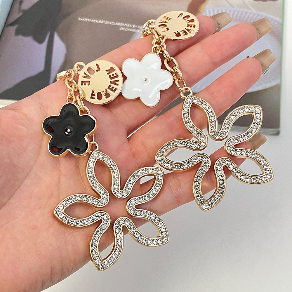 Keychain Korean Lucky Pendant - Diamond-Encrusted Small Luxury Car and Bag Accessory for Couples Z260130