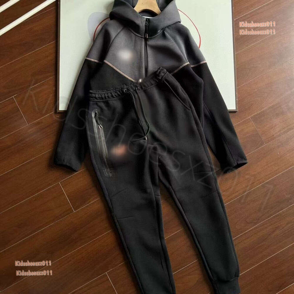 Nocta Tracksuit Designer Hoodie Tech Fleece Coat Pull Niki Tech Windbreaker Hoodies Jackets Sweatpants Cardigan Hip Hop Windproof Unisex Kids Tottenham