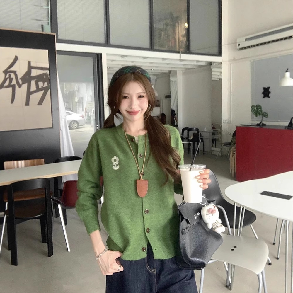 2025 Autumn Winter New Korean Style Fashion Simple Knitted Womens Small Flower Embroidery Soft Sweater Cardigan