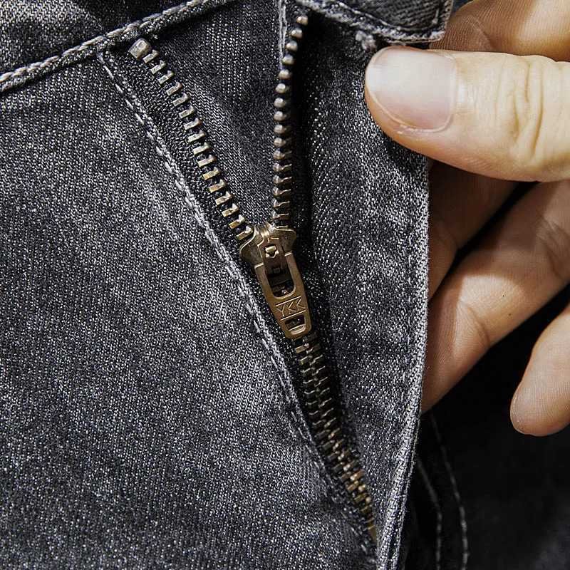 2024 New Spring Autumn Mens NinePoint Pants Slim Jeans Fashion Casual Denim Trousers Smoke Gray Blue Gray Brand ClothingZ250917