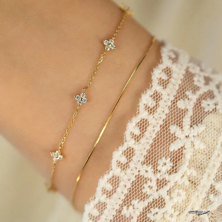 Designer Madam Flowing Light ~ S Plated Gold Four-Leaf Clover Star Bracelet Simple Zircon Pure Sier Women's Commuting ddmylovely