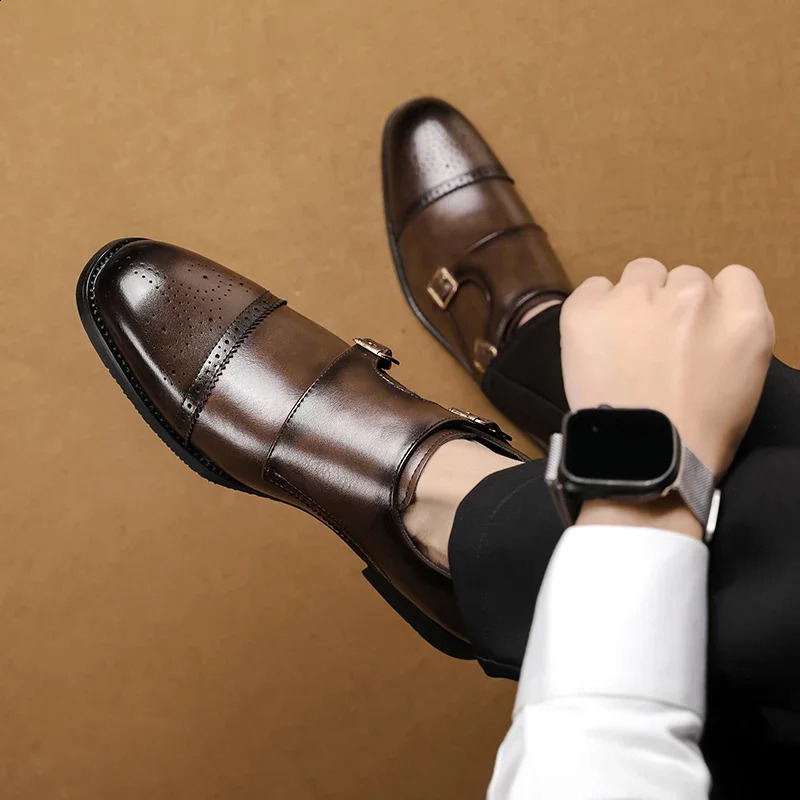 Mens Black Low Top Leather Shoes Classic Double Buckle Fashionable Business Banquet Party Brown Pointed Leather Shoes 250916